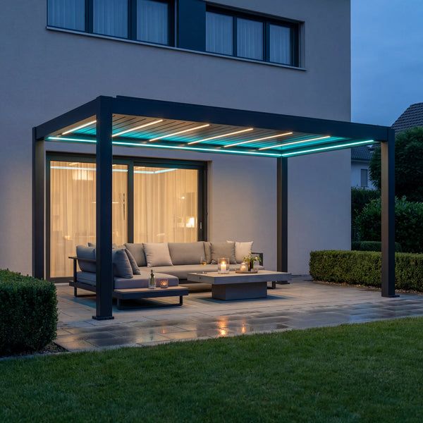 SkyPergola SkyMax Ultra Aluminium-Pergola 3x5m Anthrazit mit RGB-Rahmen und LED-Lamellen bei Nacht